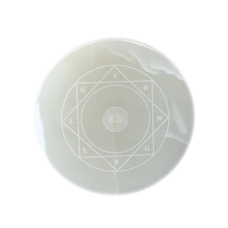 Grüner Onyx als Massagestein mit Atlantis-Symbol